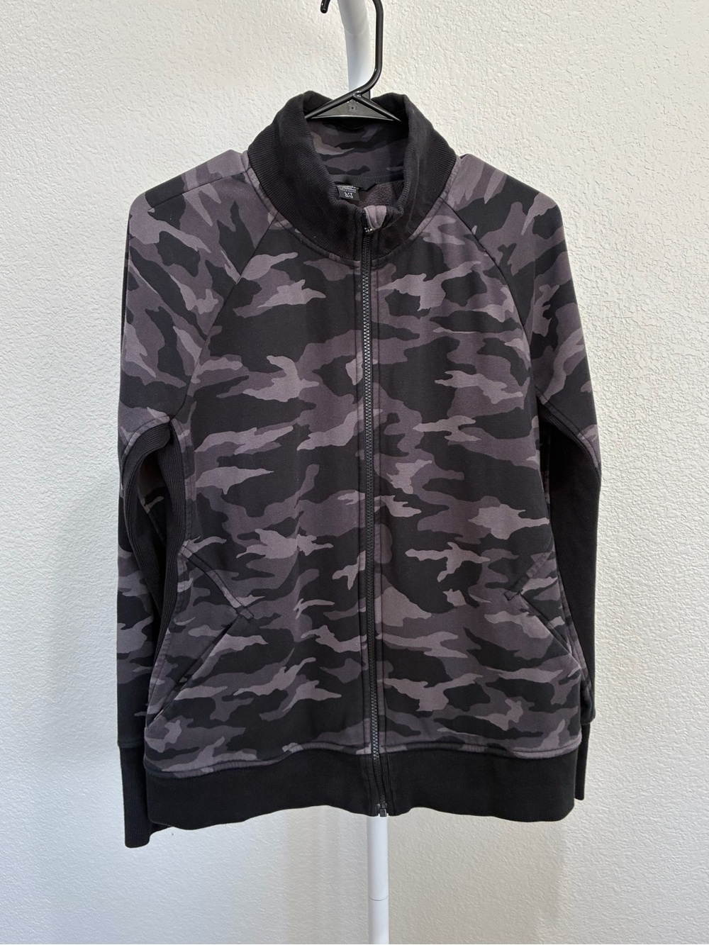 Athleta Black and Grey Camo Jacket Large